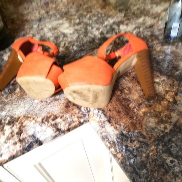 Breckelle's Peach Size 10 Open toe Heels - Picture 4 of 4